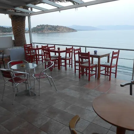 Assini Beach Hotel 2*