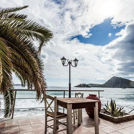 Assini Beach